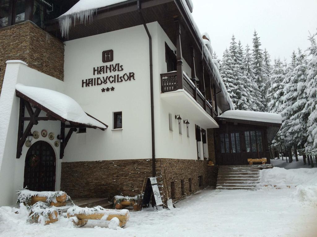 Hanul Haiducilor Obarsia-Lotrului Exterior foto