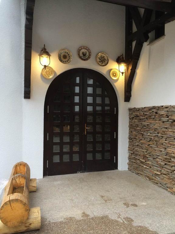 Hanul Haiducilor Obarsia-Lotrului Exterior foto