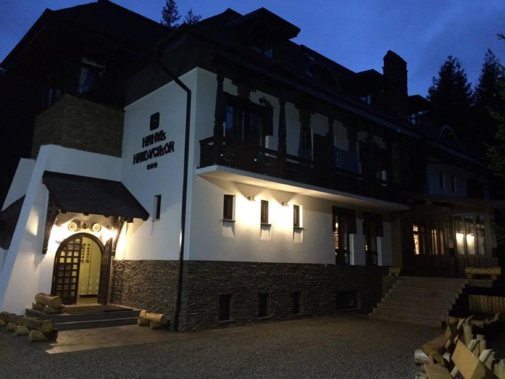 Hanul Haiducilor Obarsia-Lotrului Exterior foto