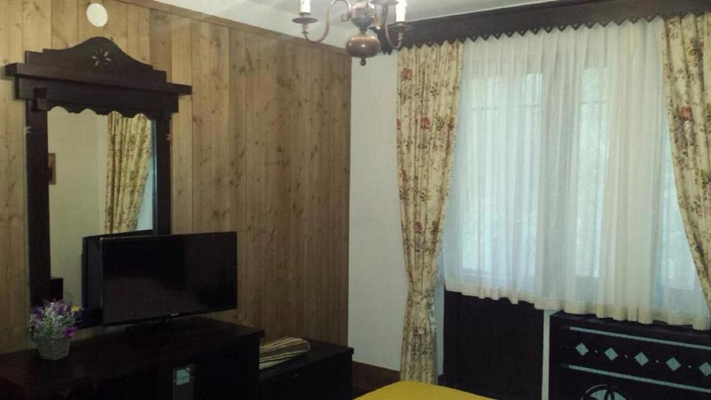 Hanul Haiducilor Obarsia-Lotrului Exterior foto
