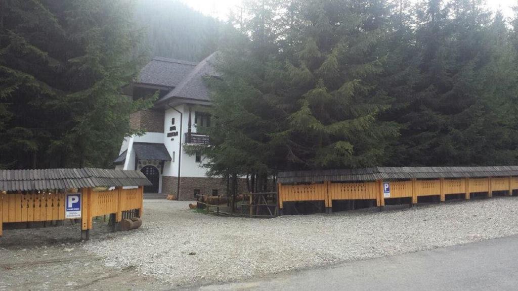 Hanul Haiducilor Obarsia-Lotrului Exterior foto